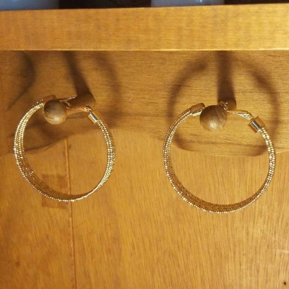 A set of gold  plated  earrings